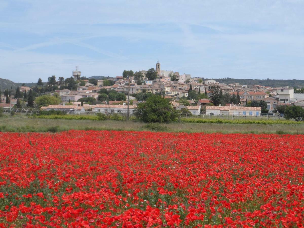 Place Du Chateau Pourrieres Luaran gambar