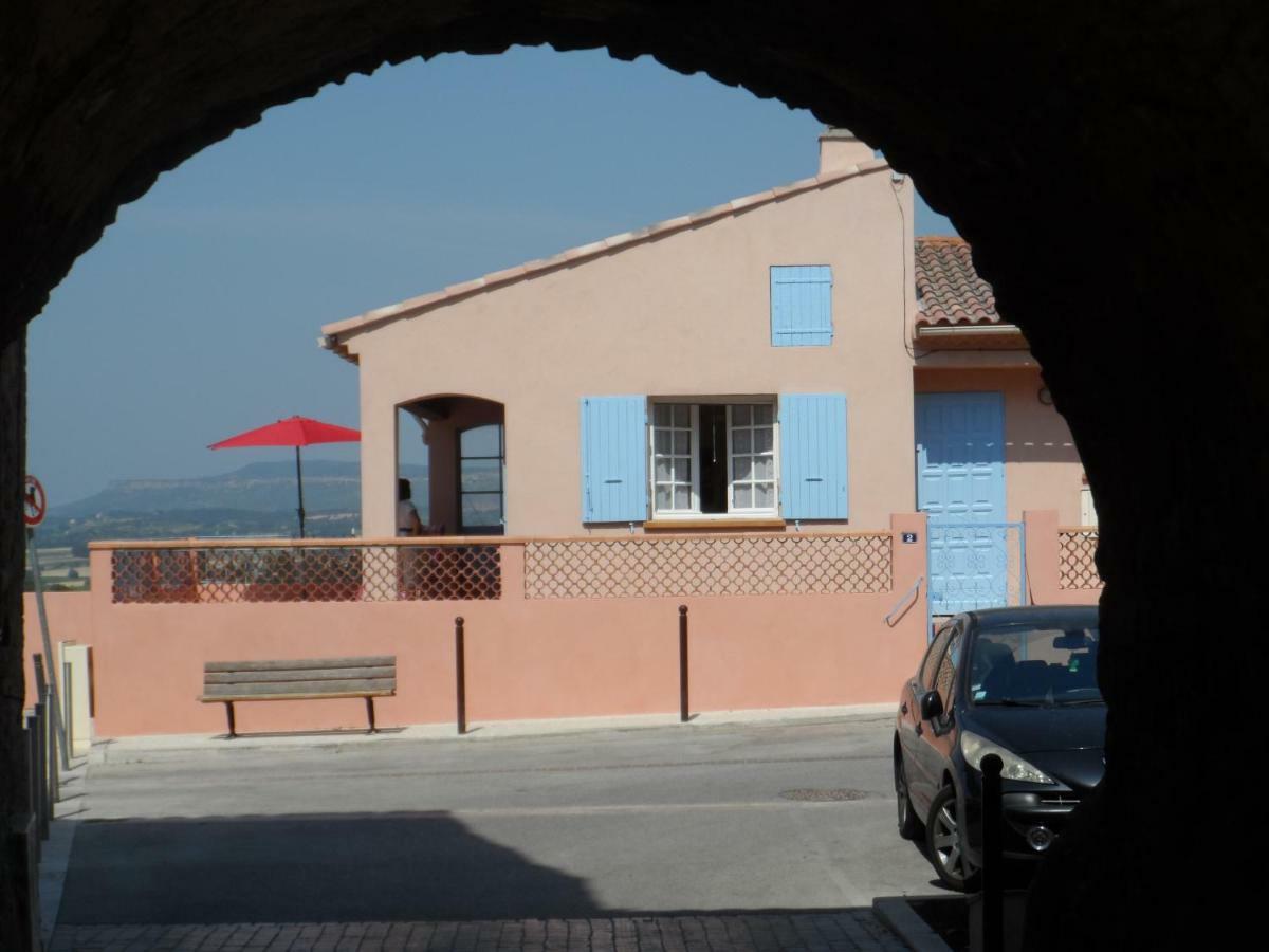 Place Du Chateau Pourrieres Luaran gambar